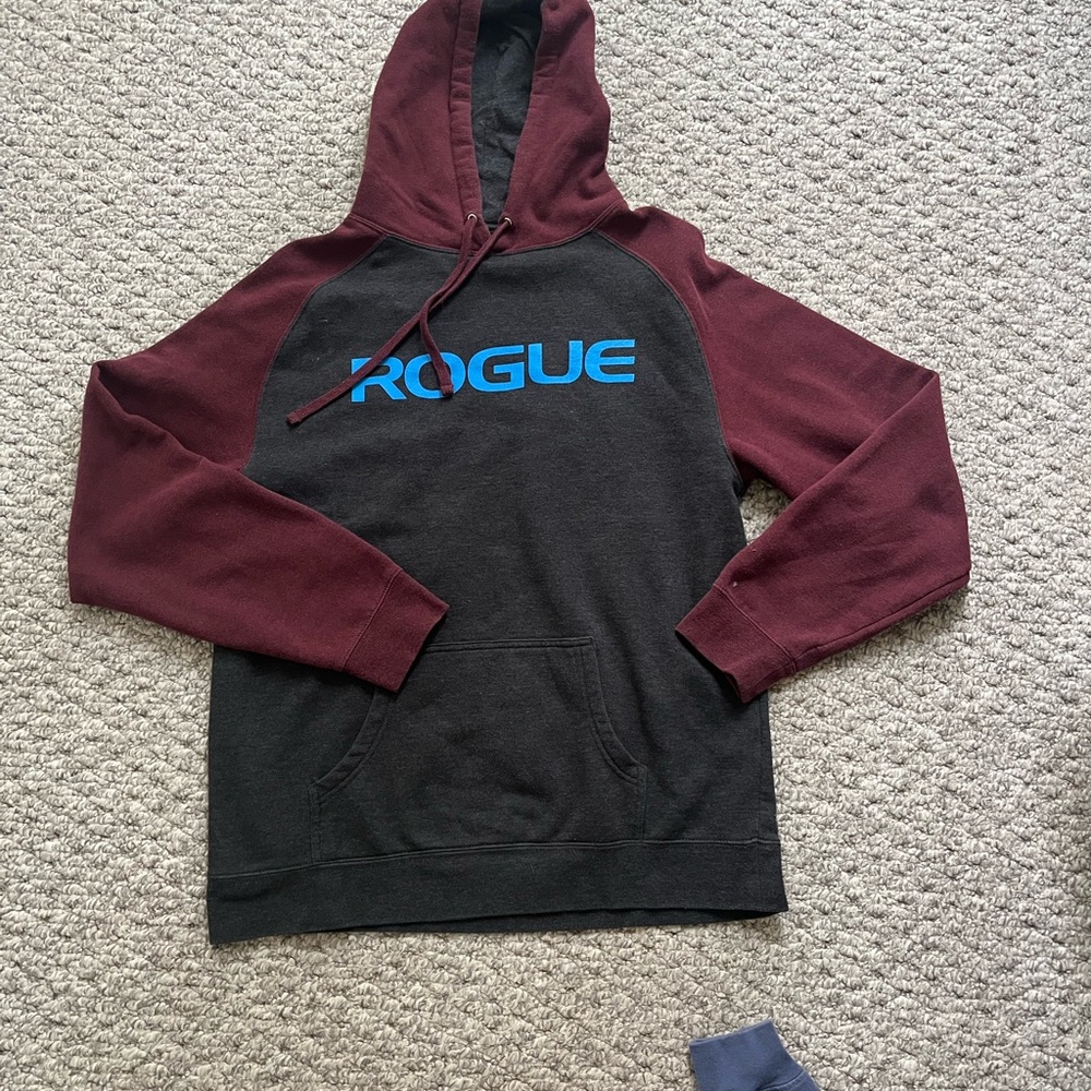 Rogue Men's Black and Burgundy Sweater